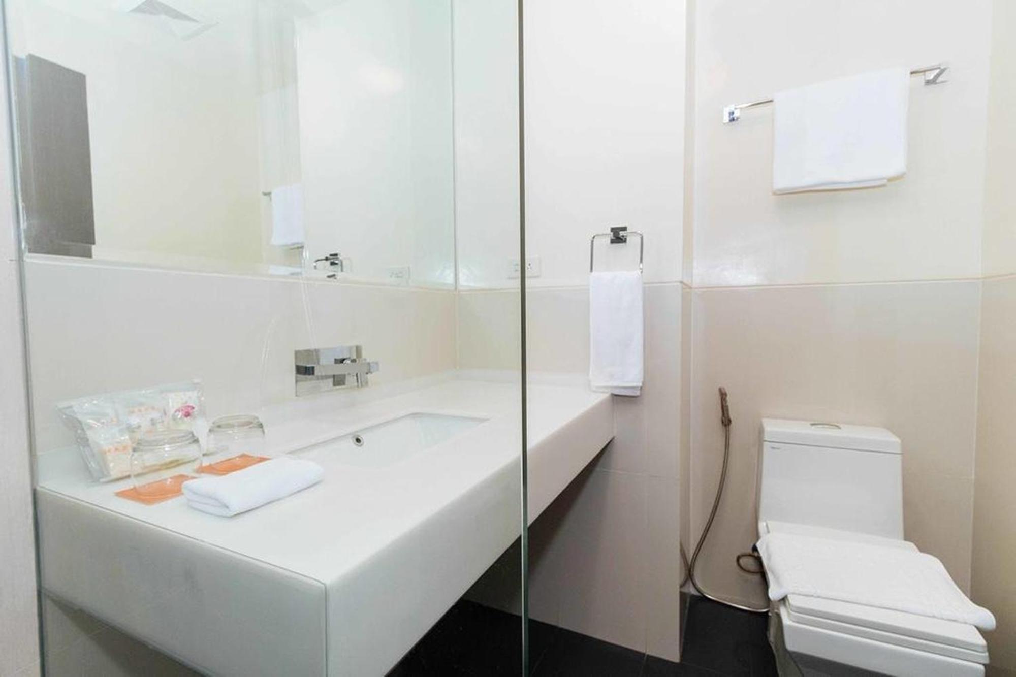 Maxx Hotel Makati Makati City Exterior photo